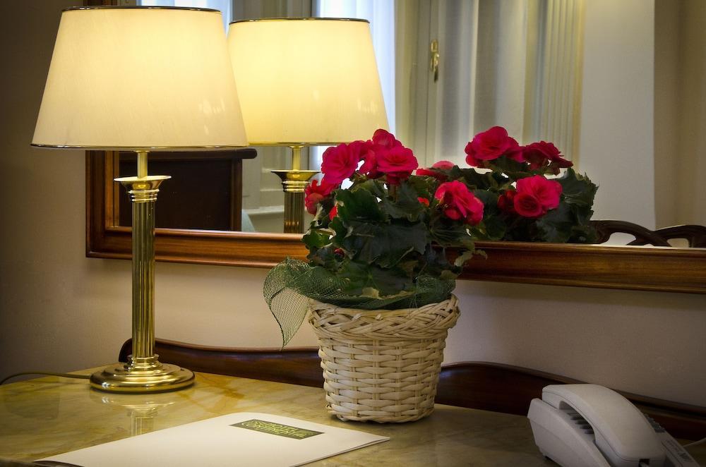 Hotel Continental Genova Екстериор снимка